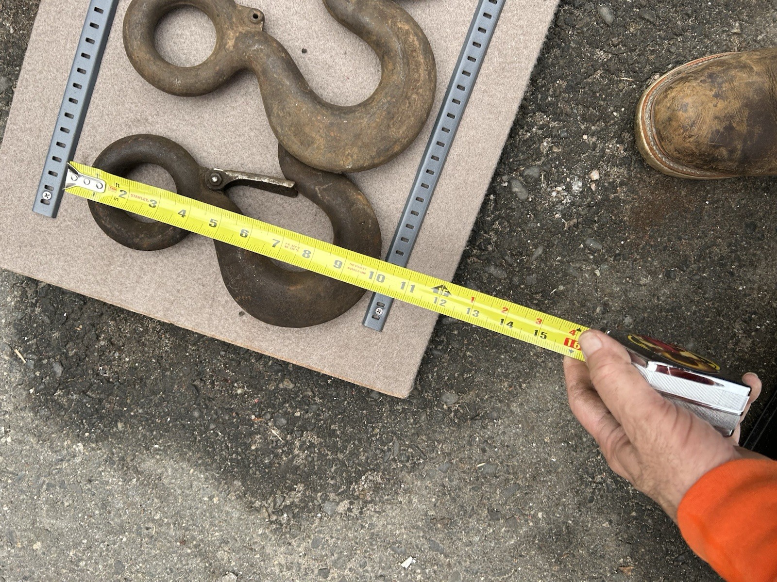 Assorted Large And Heavy Duty Shackles Two Crosby’s And Two Pairings