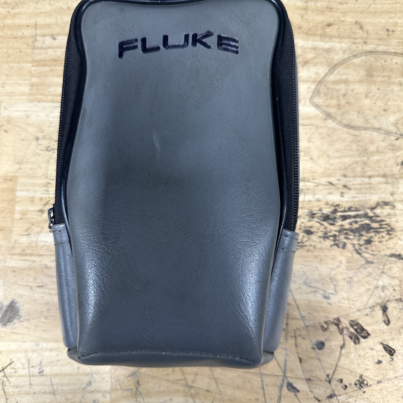 Fluke 787 ProcessMeter W / Soft Case, Leads & Alligator Clips