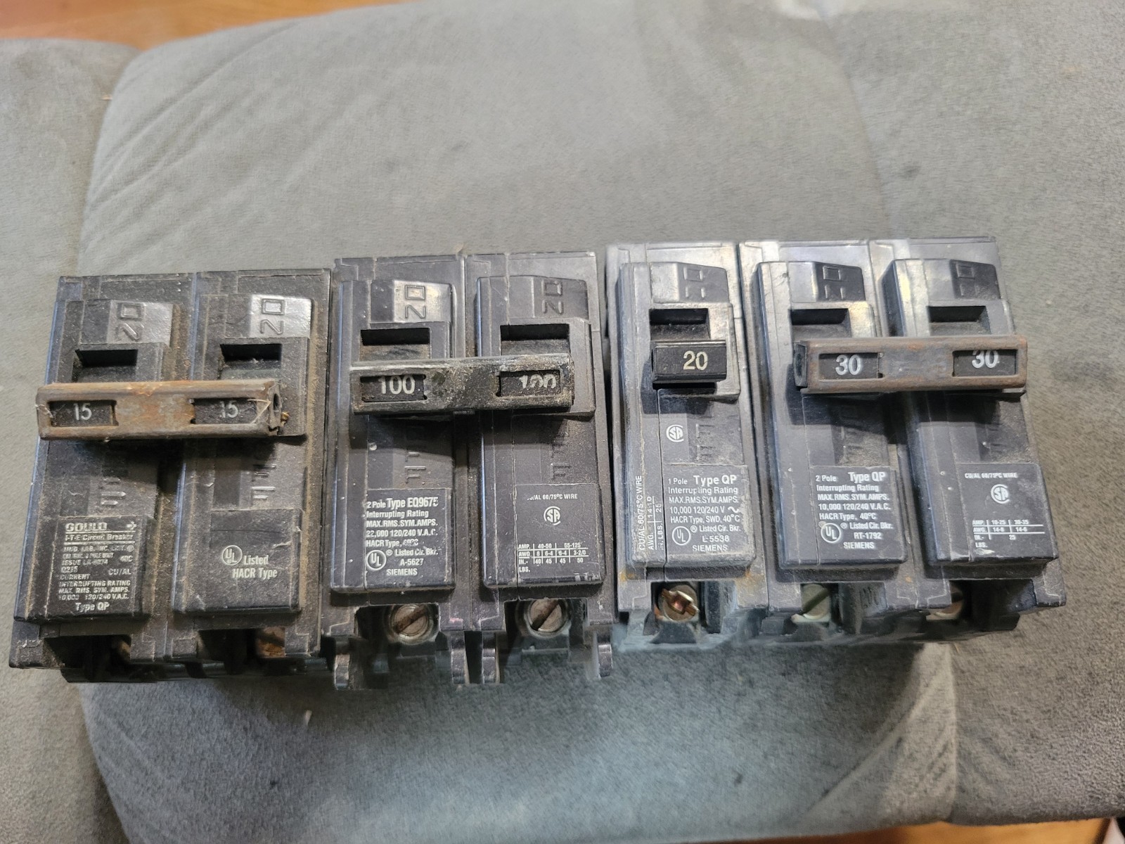 Lot Of 4 NOS Siemens Circuit BreakerS Q2100 Q215 Q20 Q230