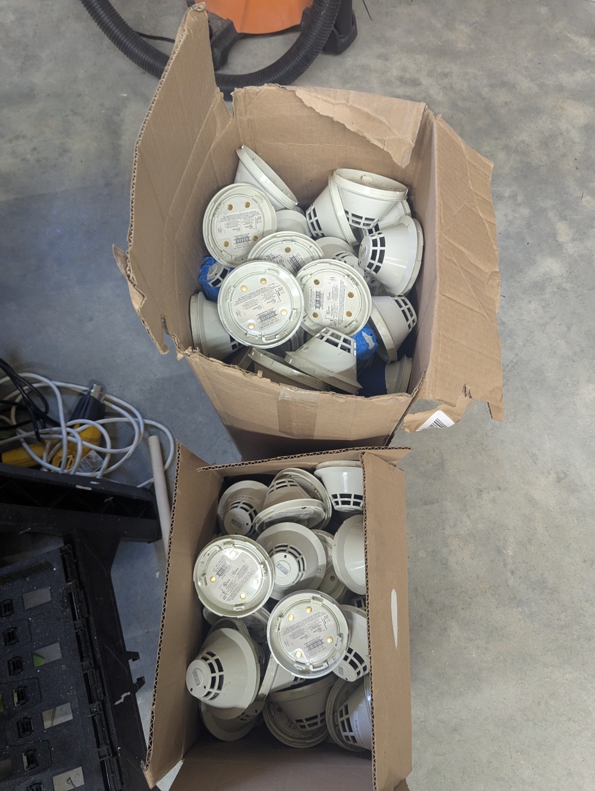 Edwards EST SIGA-PS Intelligent Photoelectric Smoke Detector. LOT!!!!!!