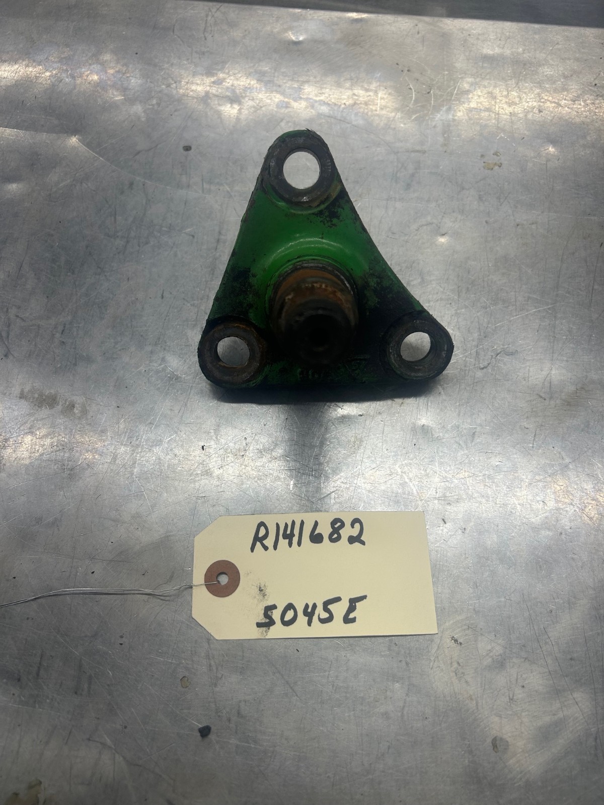 R141682 John Deere 5045e lift arm support