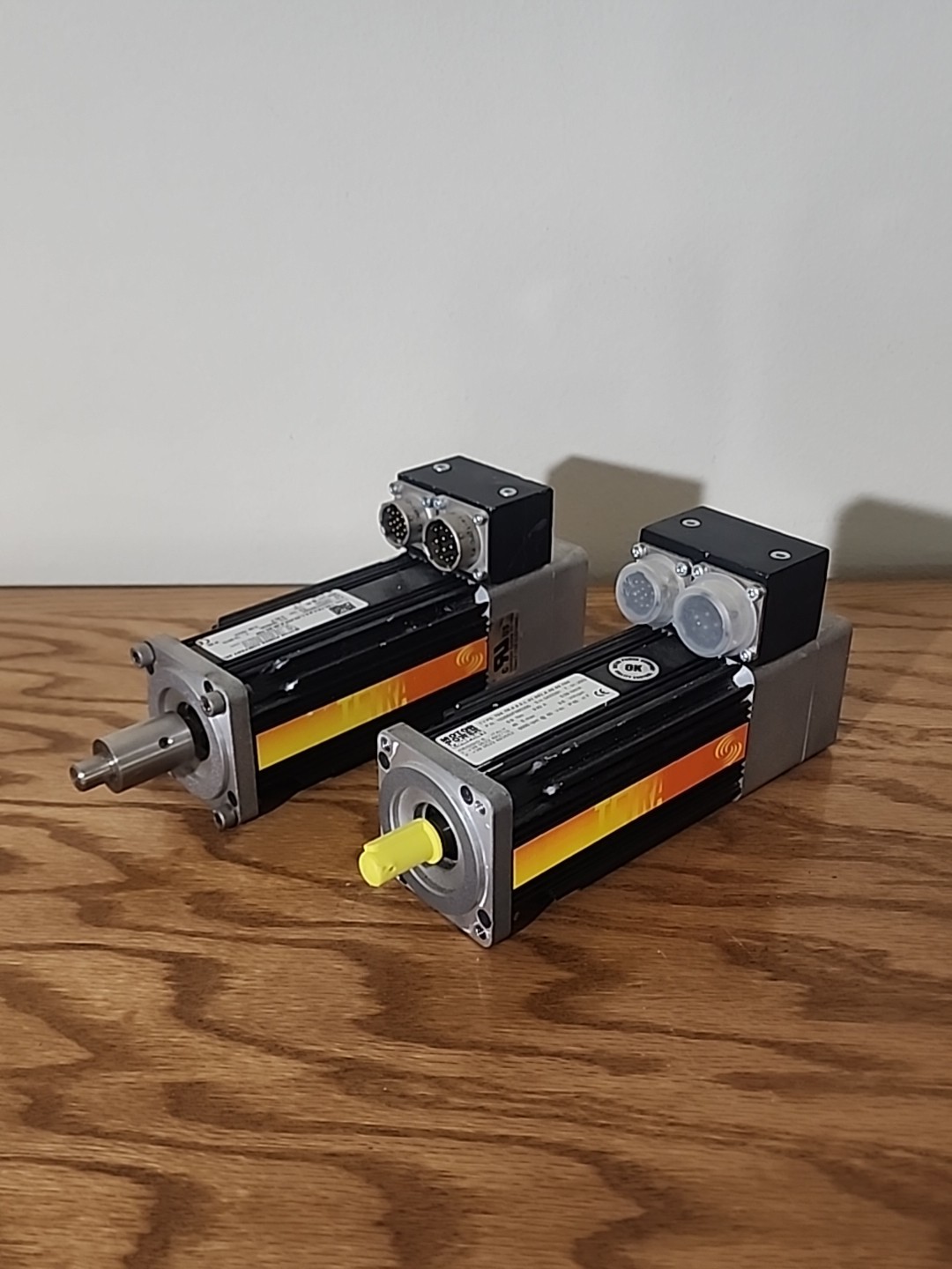 2* Motor Power Company T56.TR.0,9.E.L.02.002.A.06.60.10-104 Servo Motor
