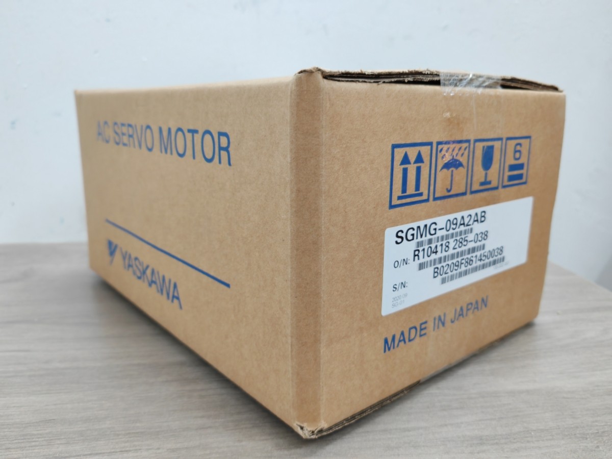 NEW YASKAWA SGMG-09A2AB Servo Motor