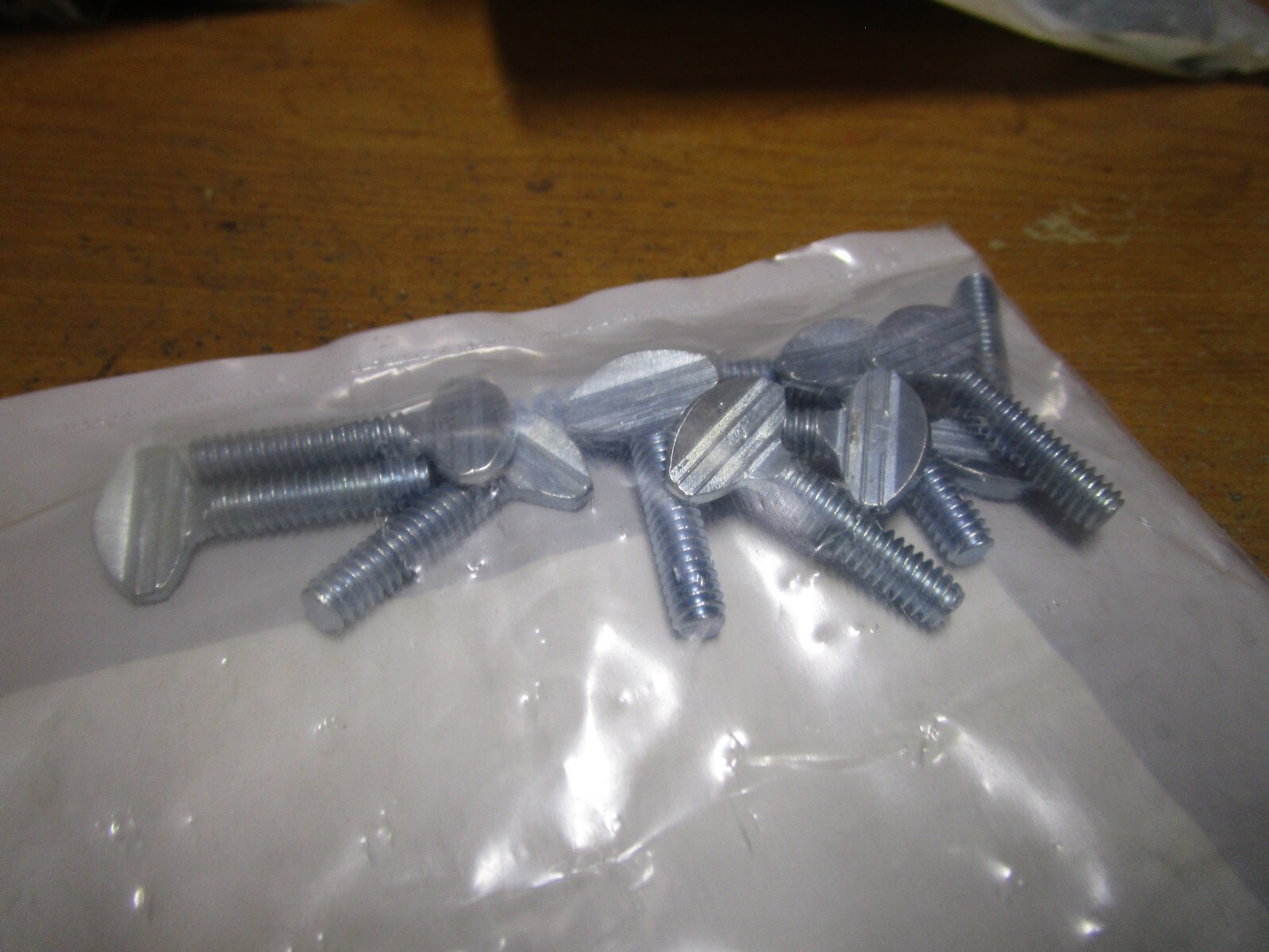1/4″-20 x 1″ Type B Regular Thumb Screw, No Shoulder, Zinc QTY 10