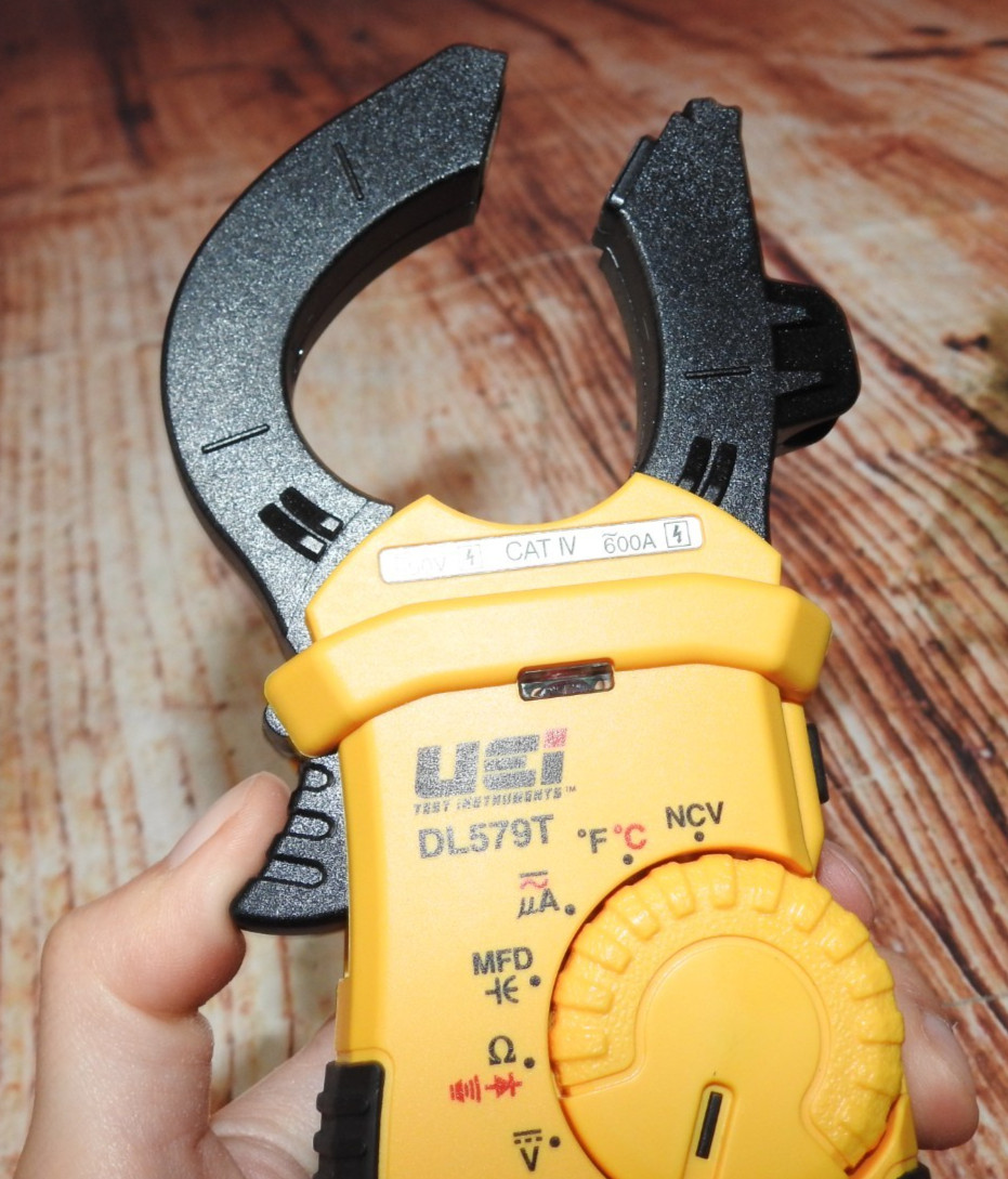 UEi DL579T Digital Clamp Meter WITH CASE, LEADS ((((STILL HAS PLASTIC ON IT!!))