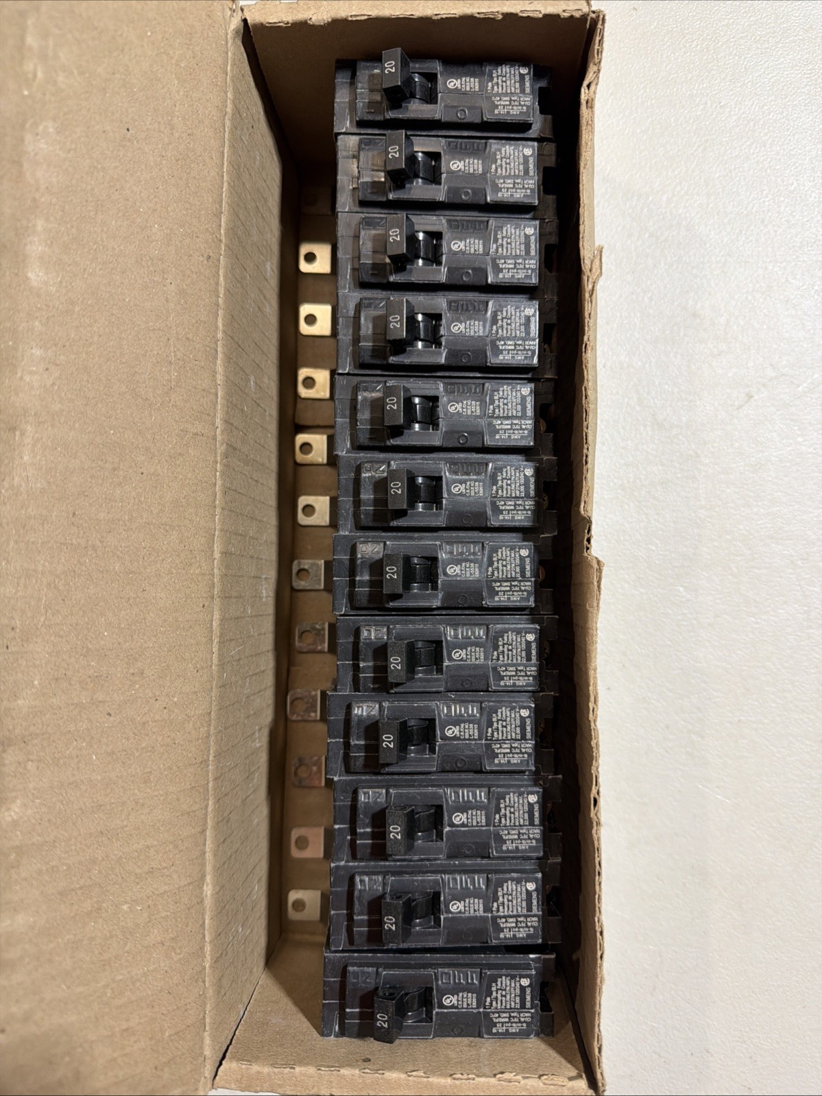 Siemens B120H Circuit Breakers 12-Pack 20 Amp 120 Volt Type BL Bolt On NEW !!!!!