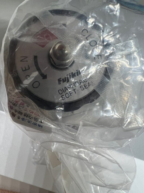 FUJIKIN FUDDF-71G-6.35-2 Diaphragm Valve FUDDF-71G-6.35-2-316LP, SUS316L-P
