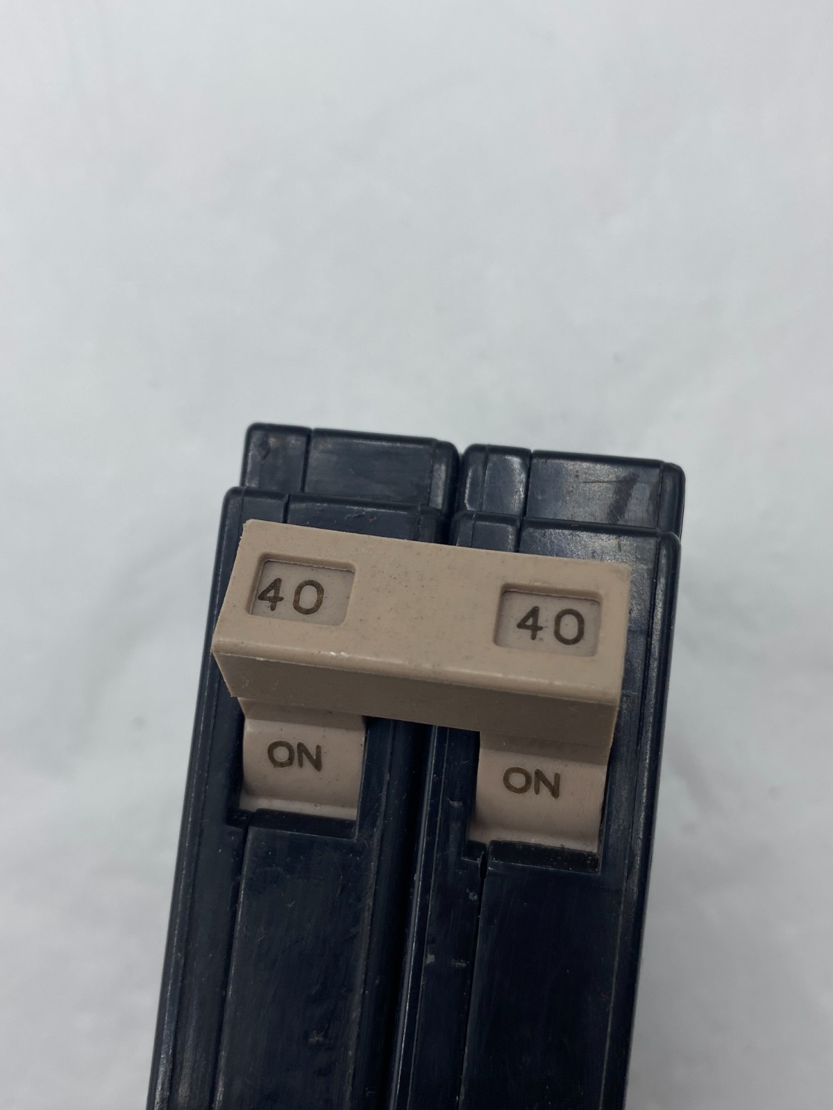 CUTLER-HAMMER CH240R COMMON TRIP CIRCUIT BREAKER 40A, 2 POLE, 120/240 VAC