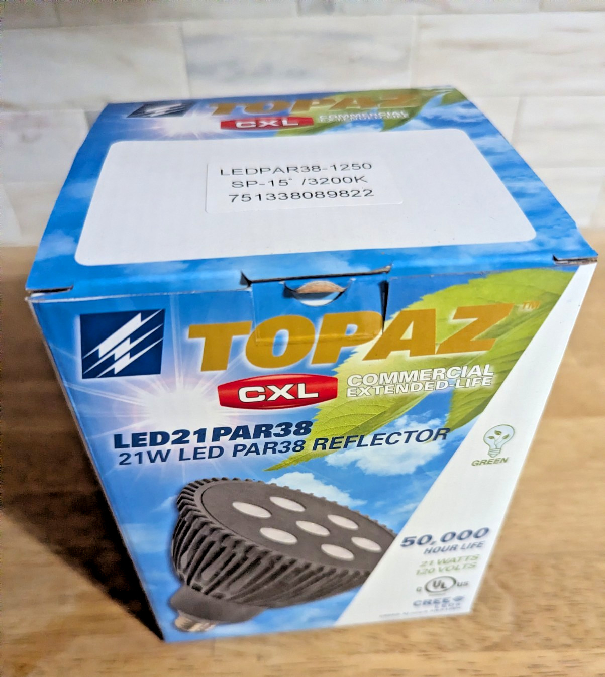 NEW in Box TOPAZ LED 21W PAR38 Reflector Light Bulb 50000 Hours CREE SP-15 3200K