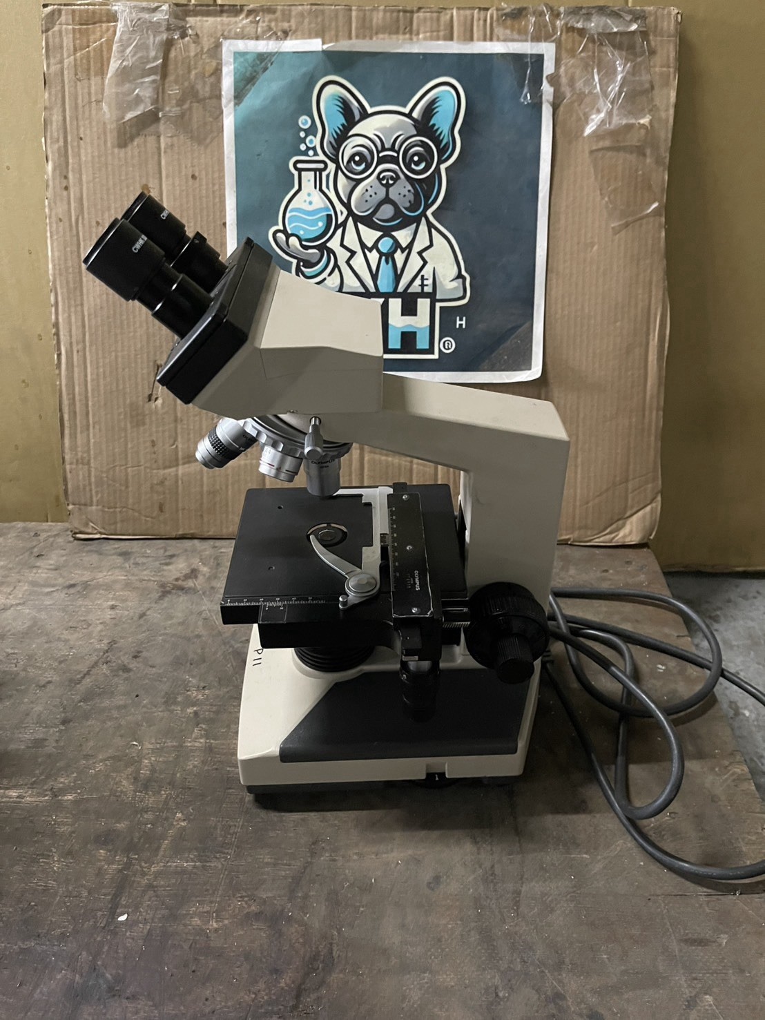 Olympus CH2 Binocular Microscope w/ 4x 10x 40x 100x Objectives Mechanical Stage