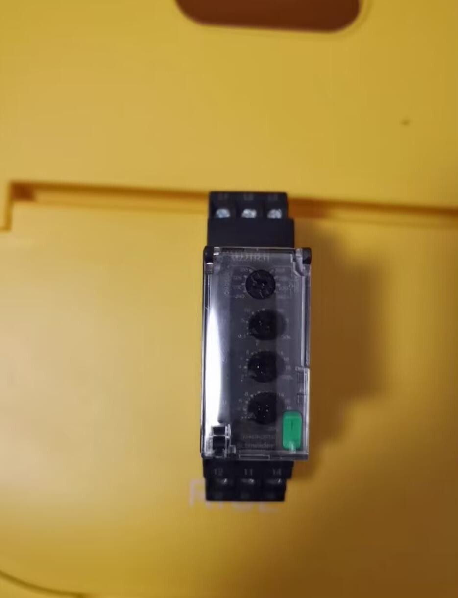 RM22TR31 3-Phase/Voltage Control Relay 200-240VAC In Box US Free TAX