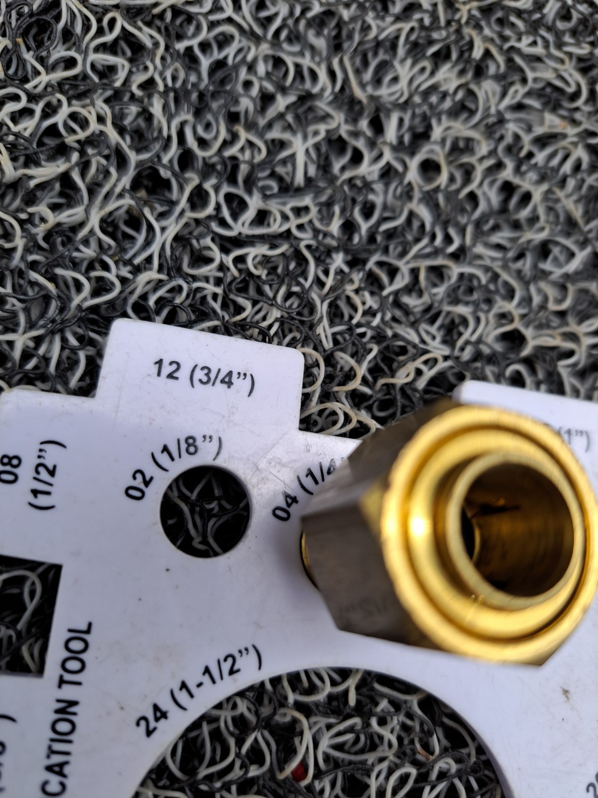 3/8″ Push-In x 1/4″ Male NPT Adapter Brass Lot of 4