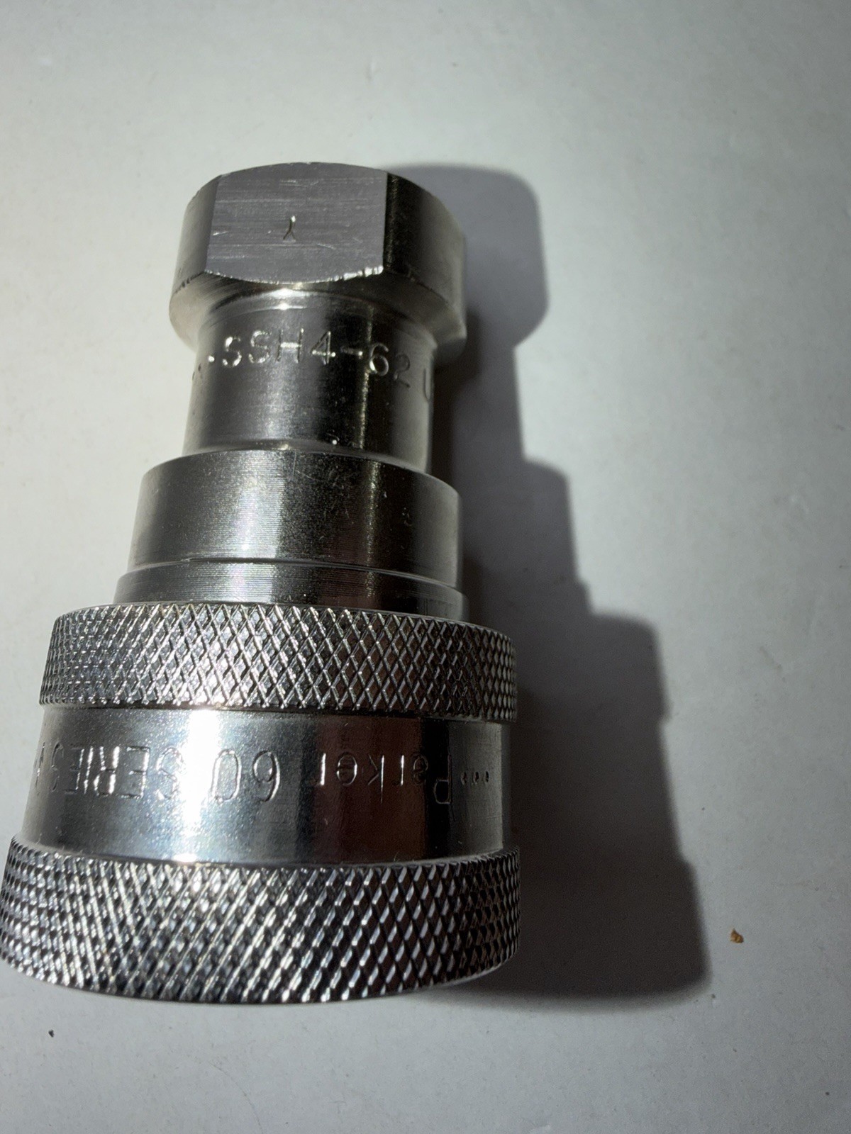 Parker SSH4-62Y Hydraulic Quick Coupler ISO 7241-B 60 Series 1/2 FNPT