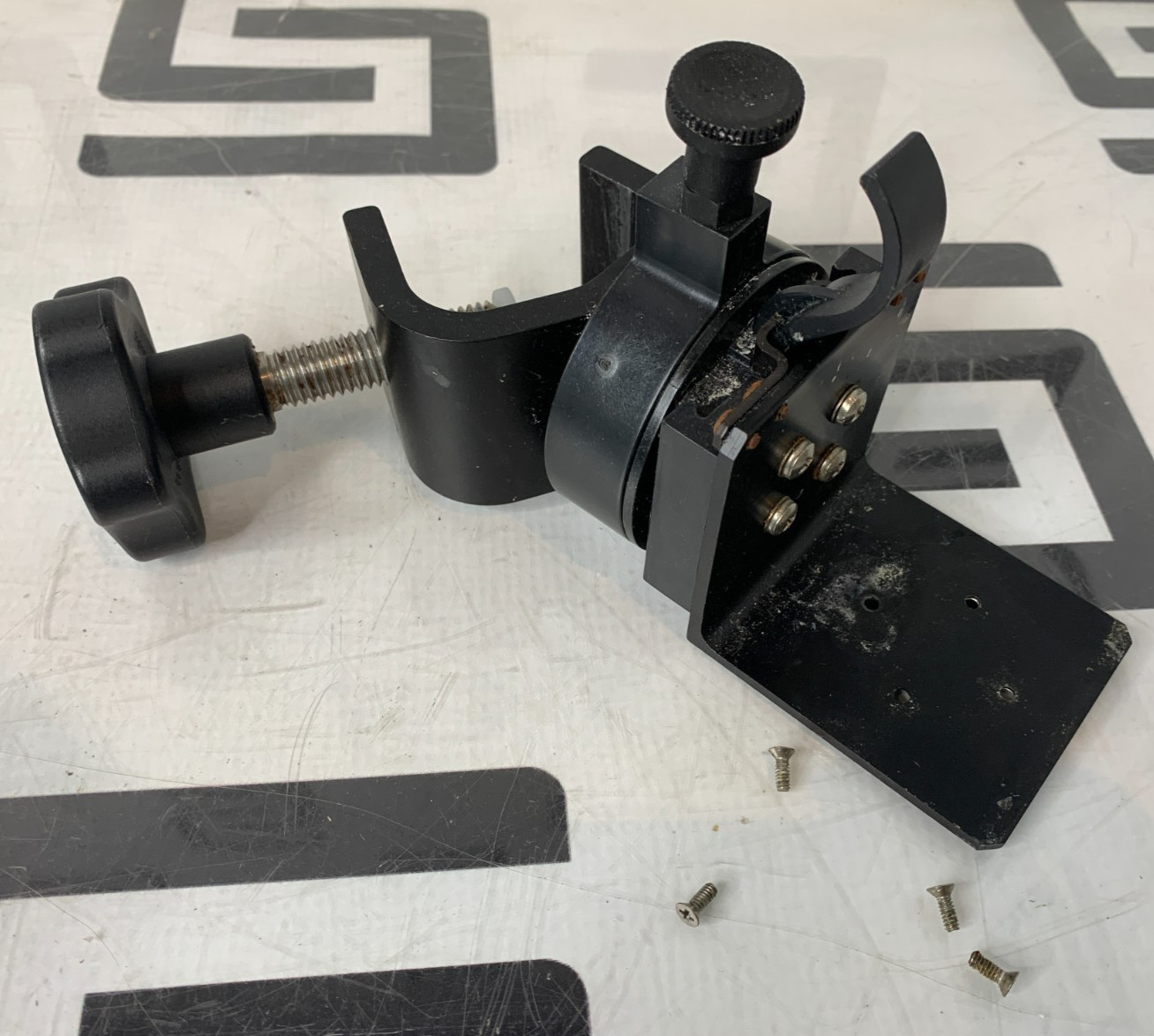 Medfusion 3500 4000 Pole Clamp Mount & Also for other Models TESTED WARRANTY B