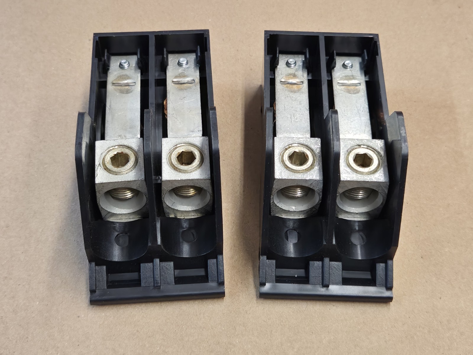 Lot Of 2 GE THLK2200 2 Pole Feed-thru Lugs 120/240VAC