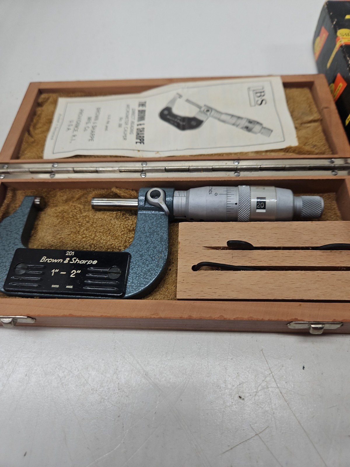 Brown & Sharpe Outside Micrometer 1-2 in Mechanical 0.0001 in, MPN 599-201
