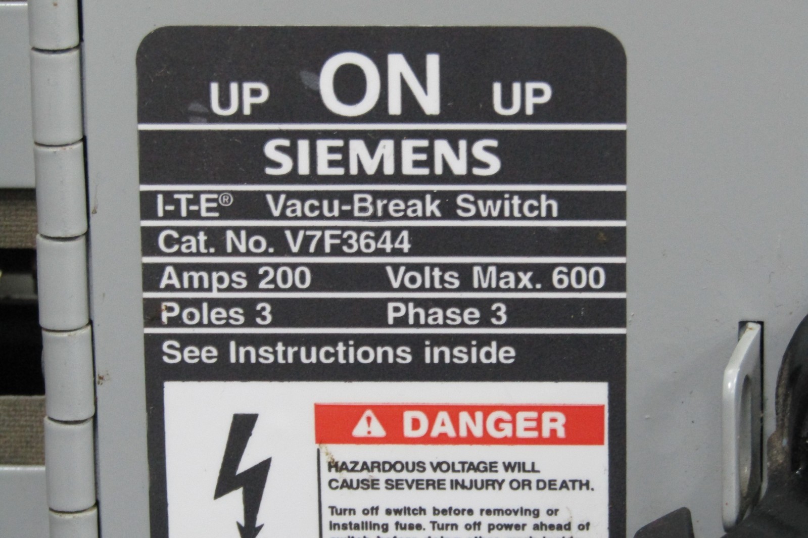 😏 SIEMENS ITE 200 AMP VACU-BREAK SWITCH 600 VAC 3∅ 3 POLE 150 HP V7F3644