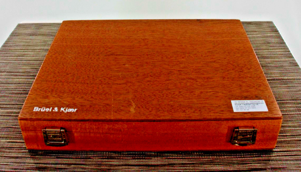 Bruel & Kjaer Barometer Pistonphone Sound Calibration Equipment 4220 Denmark