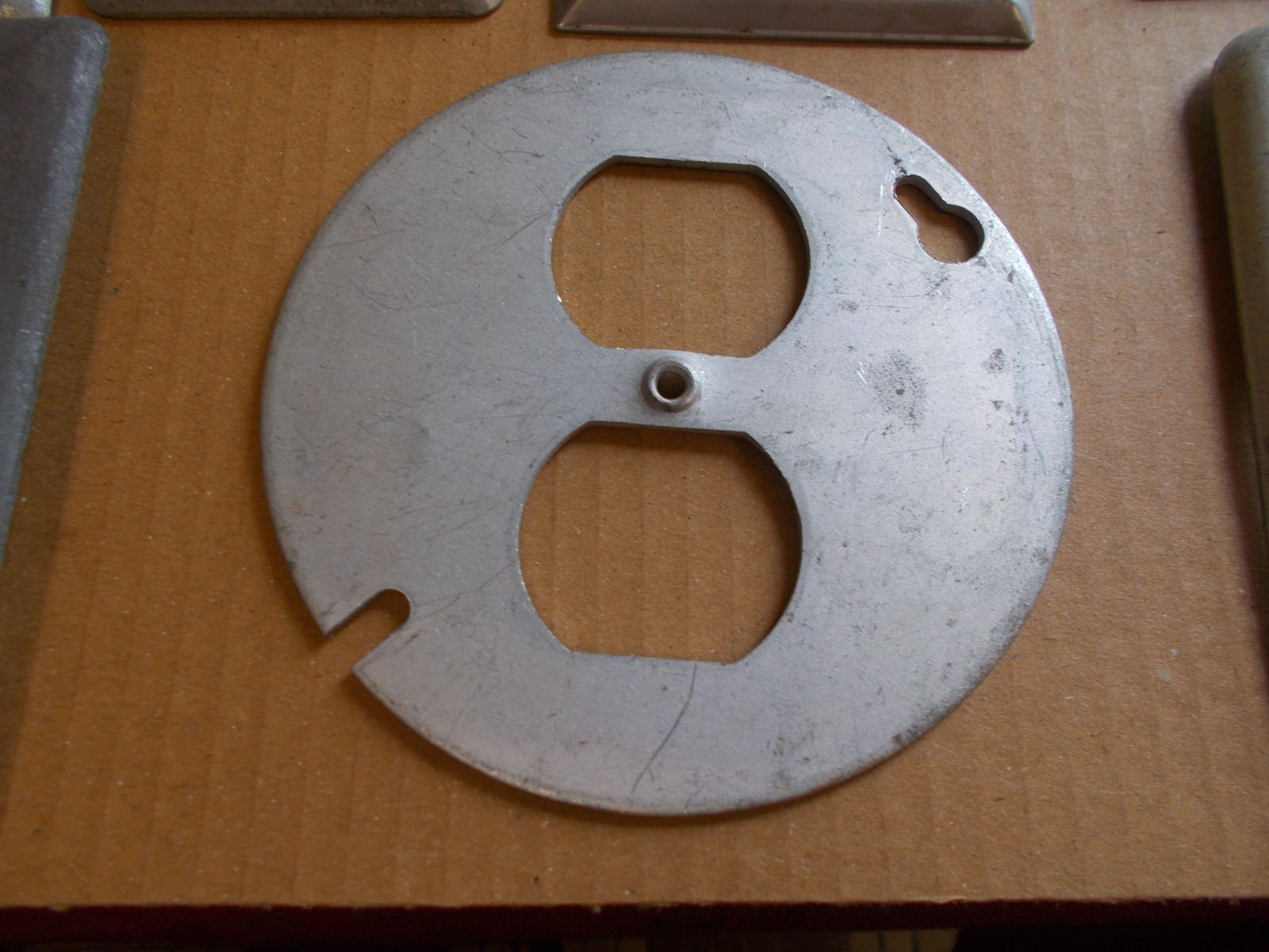 VTG INDUSTRIAL OUTLET COVER RACO NO NAME METAL MIZED LOT SIZES LOT – 14 NEW USED