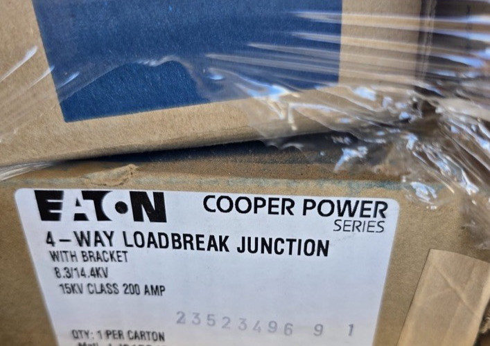 Eaton LJ215C4B 4-Way Loadbreak Junction 15kV 200A w/ Bracket NEW Cooper Power