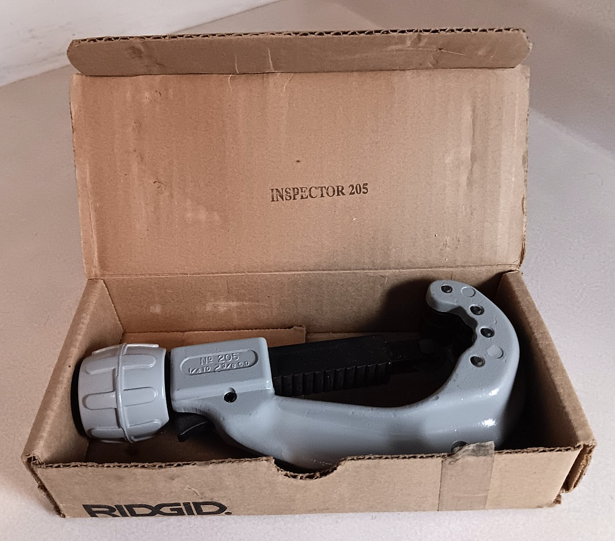 RIDGID NO. 205 SCREW FEED PIPE CUTTER 1/4 TO 2 3/8 IN OD USA