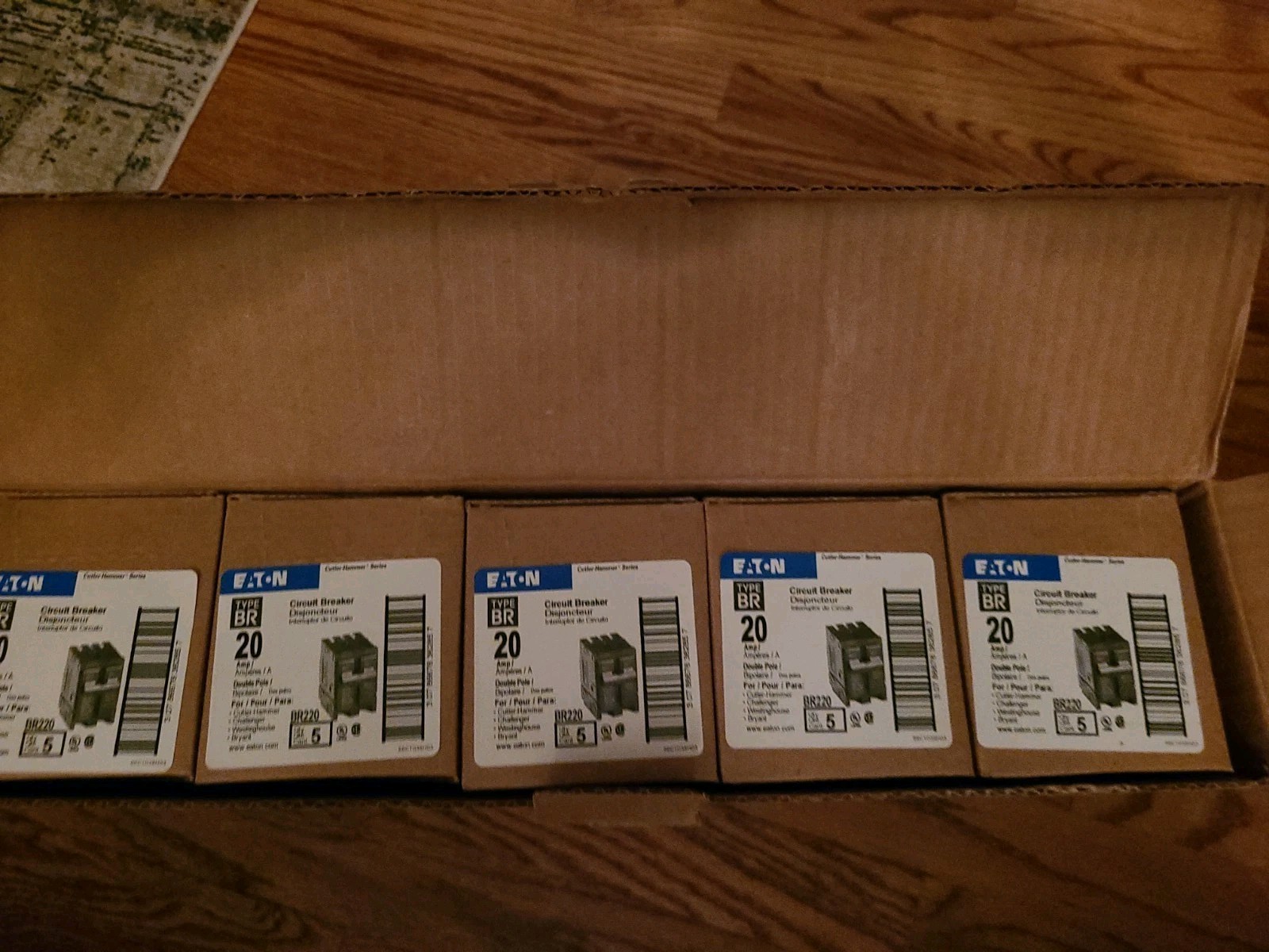 Box of 25 EATON BR220 BR 20 Amp 120/240 Volts 2-Pole Circuit Breaker * NEW *