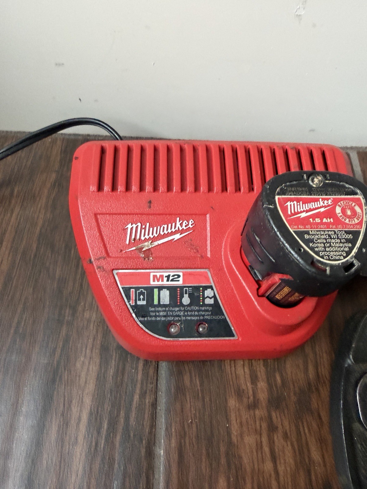 MILWAUKEE 2473-22 M12 FORCE LOGIC PROPRESS TOOL with 3/4″ Jaw Battery Charger