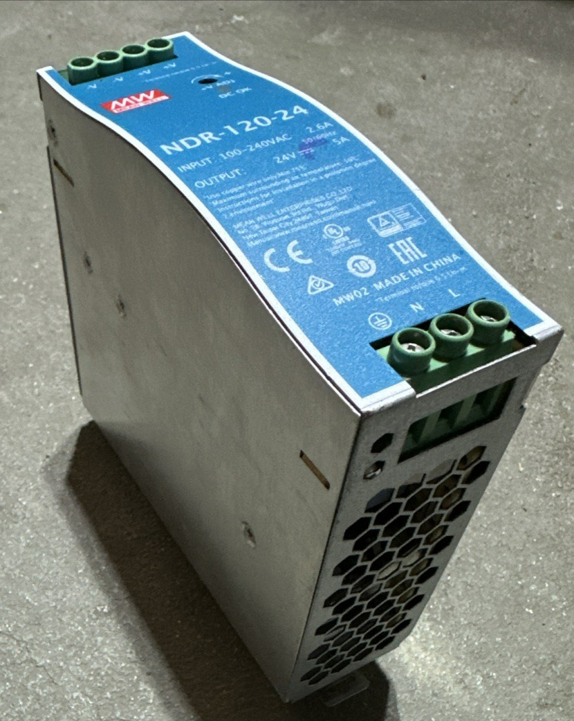 MEAN WELL NDR-120-24 DIN RAIL POWER SUPPLY OUTPUT 24VDC 5A INPUT 100-240VAC 2.6A