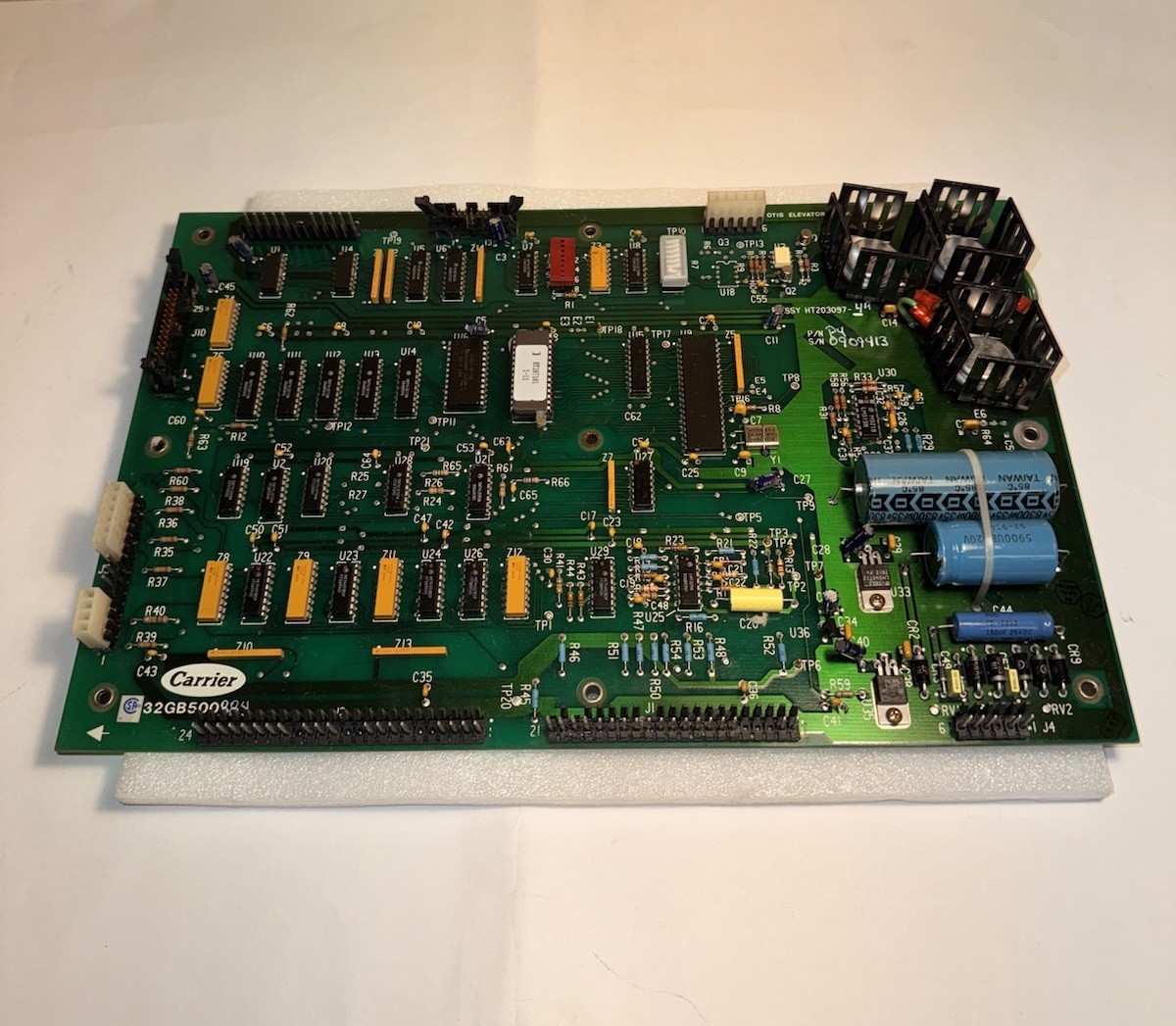 UNITED TECHNOLOGIES 32GB500884 Carrier Board