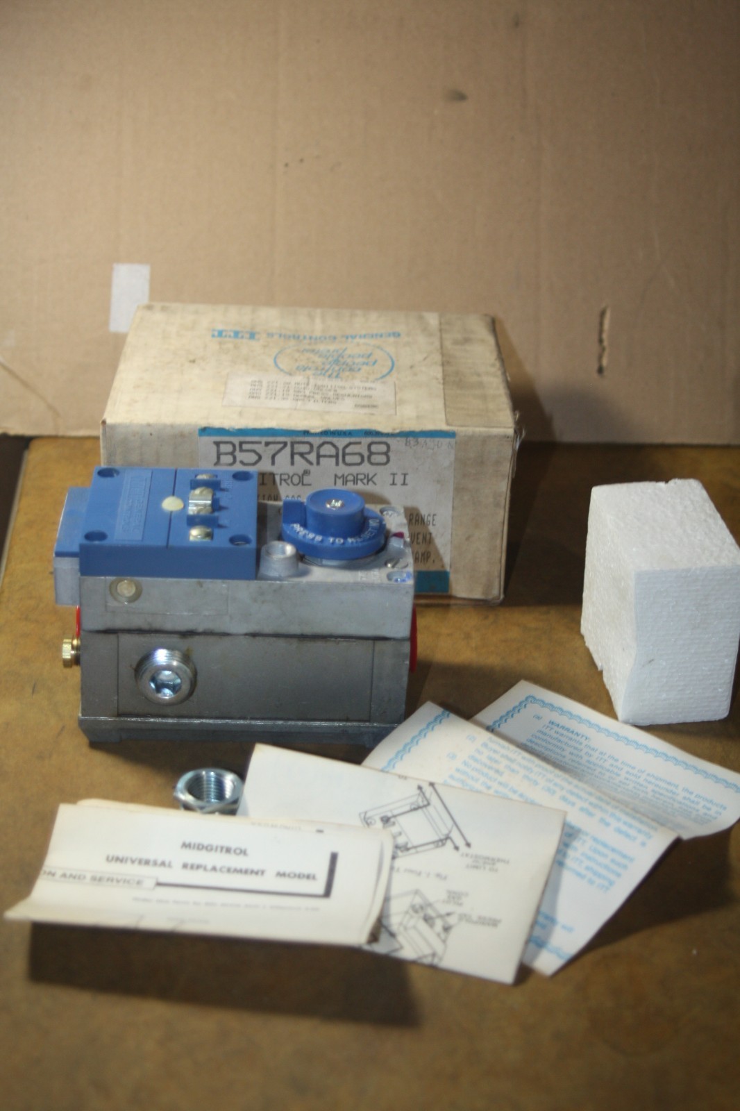 NOS ITT B57RA68 Midgitrol Mark II 24V Combination Gas Valve w/ Regulator