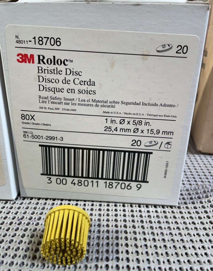 3M 18706 – 1″ 80 – Grit Roloc Bristle Disc, Yellow (20 Per Box)