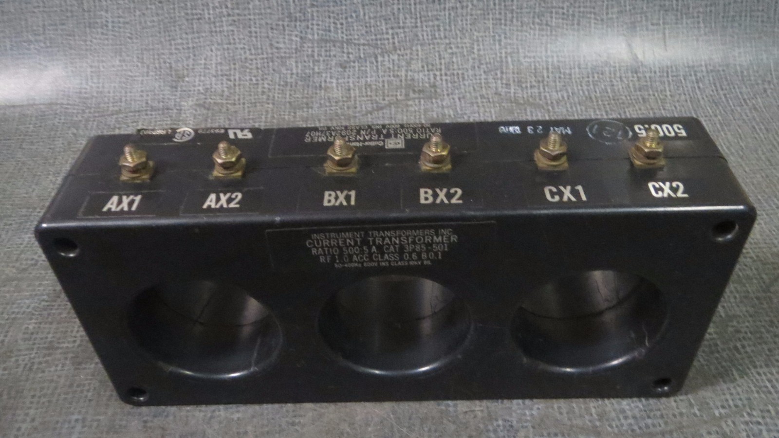 CUTLER HAMMER CURRENT TRANSFORMER 500:5A / 50-400 Hz # 2092A37H07 # 3P85-501