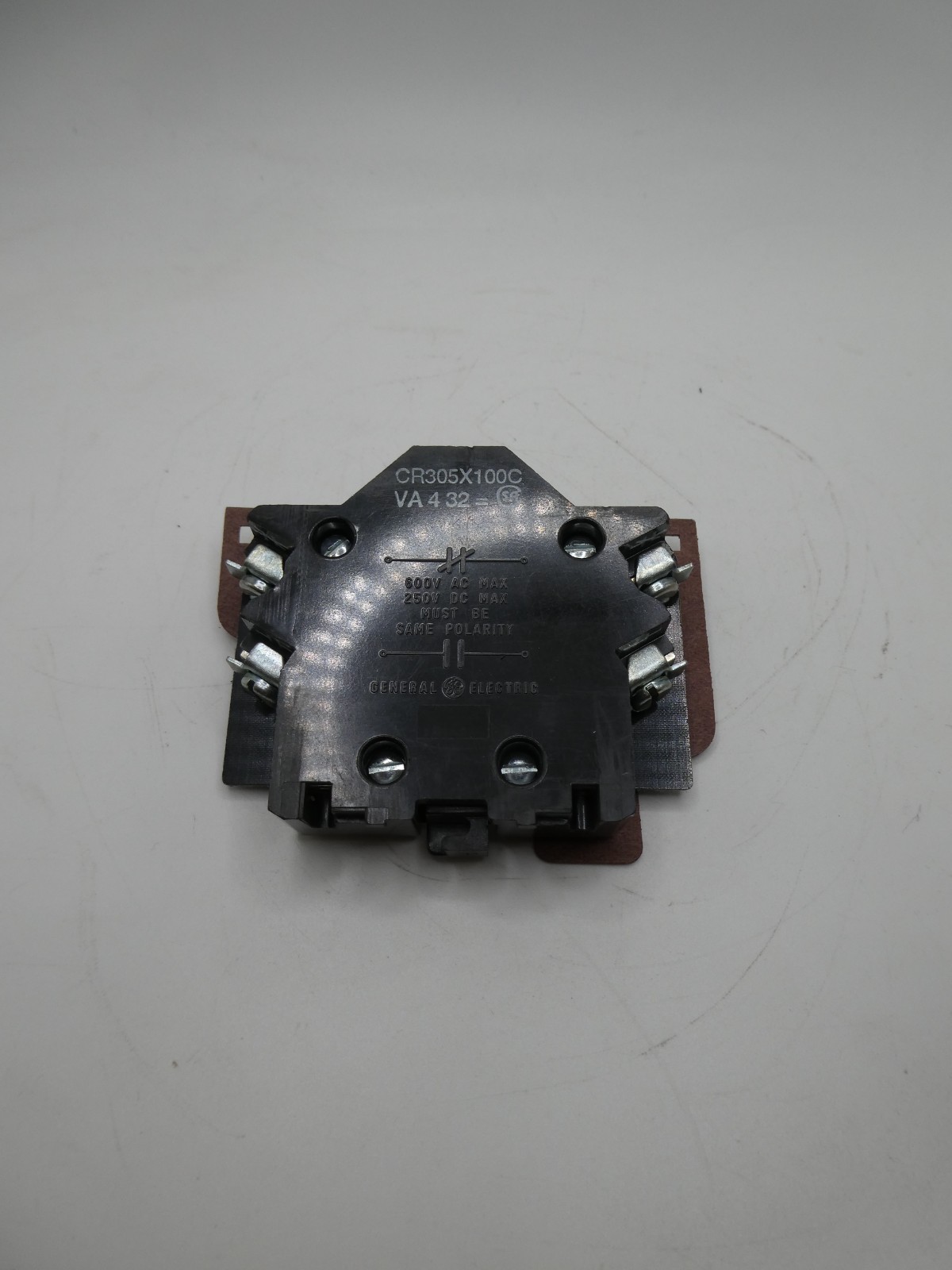 GENERAL ELECTRIC CR305X100C AUXILIARY CONTACT KIT NEMA SIZE 0 & 1 «NIB»