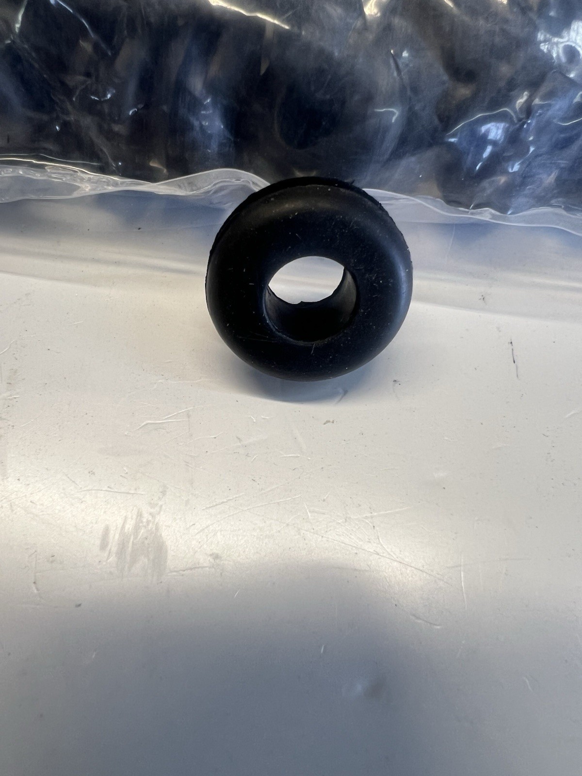 NEW Qt. 4 Grommets 3/8 inch ID x 5/8 inch OD Buna-N Rubber Black