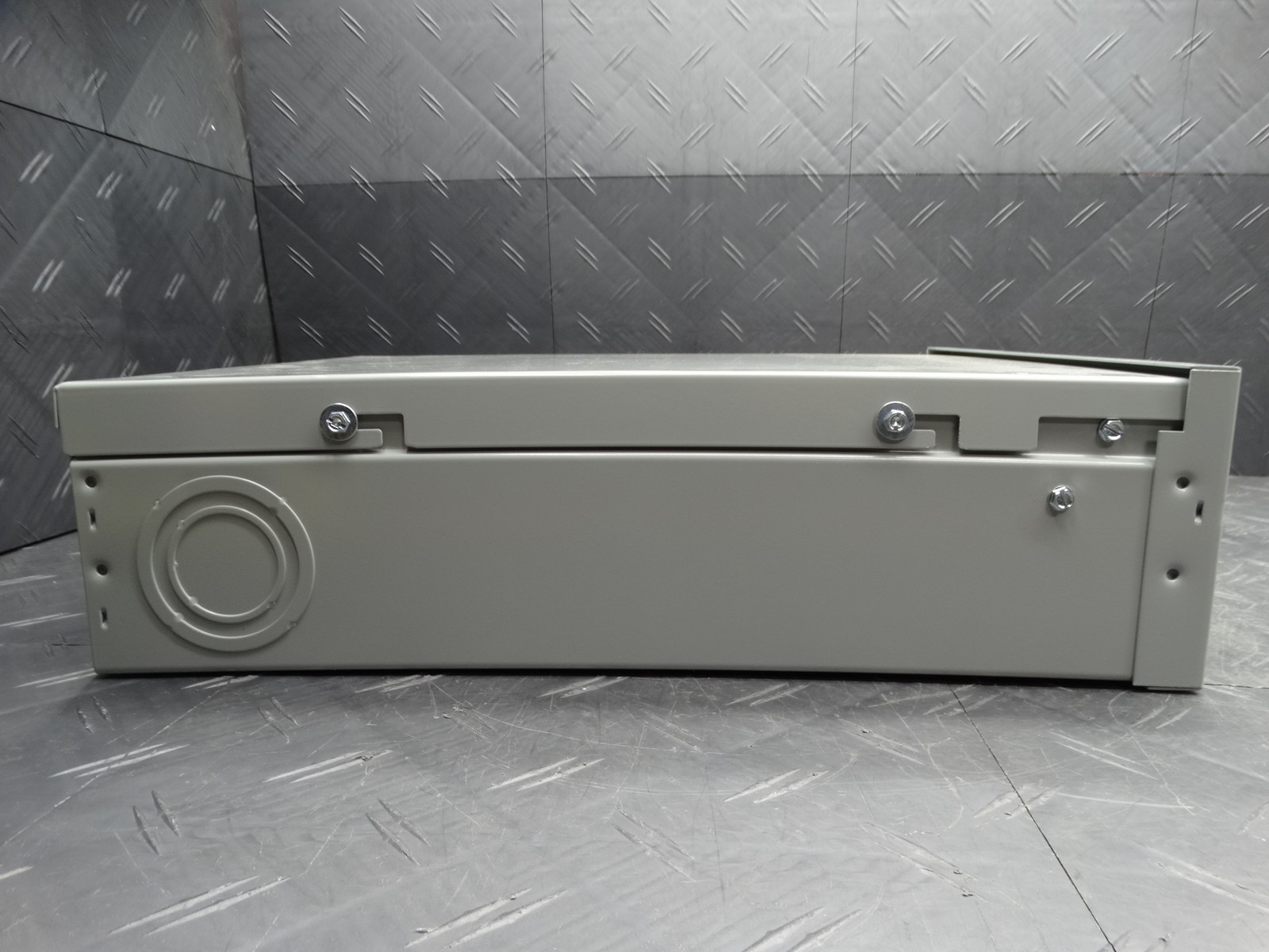 Eaton Type BR 100A 10-Space 20-Circuit Outdoor Main Breaker Neutral Load Center