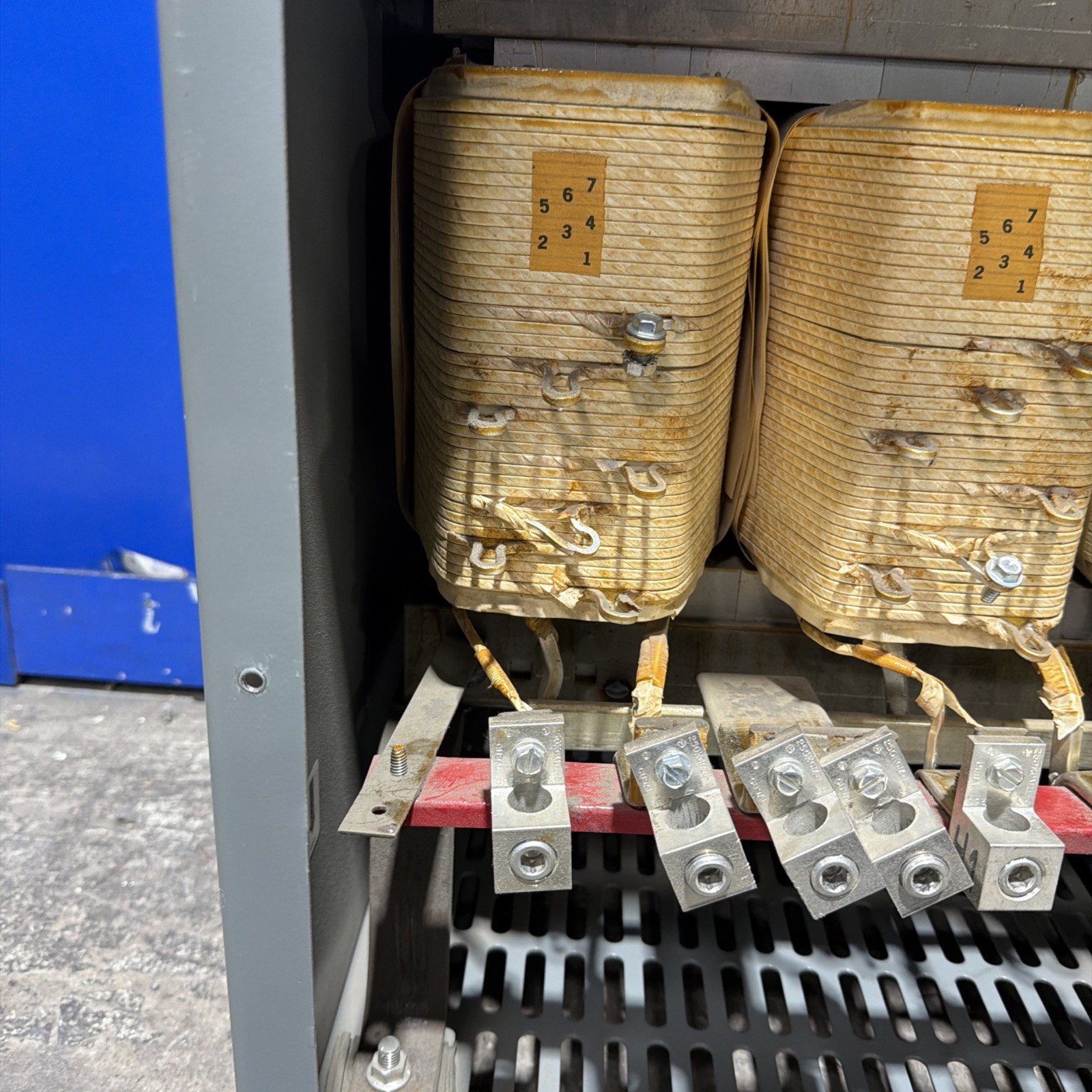 Square D 30kVA 480V Transformer 3PH 60HZ 208Y/120V 30T3HFISNLP 🟦