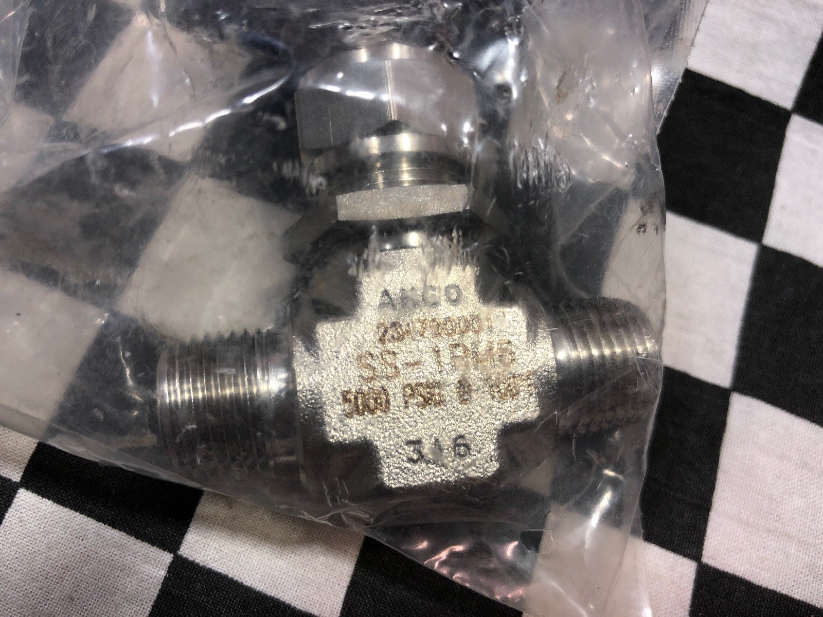 SWAGELOK SS-1RM6, SS1RM6, Bonnet Needle Valve 38″ NPT, SHIPSAMEDAY #S19