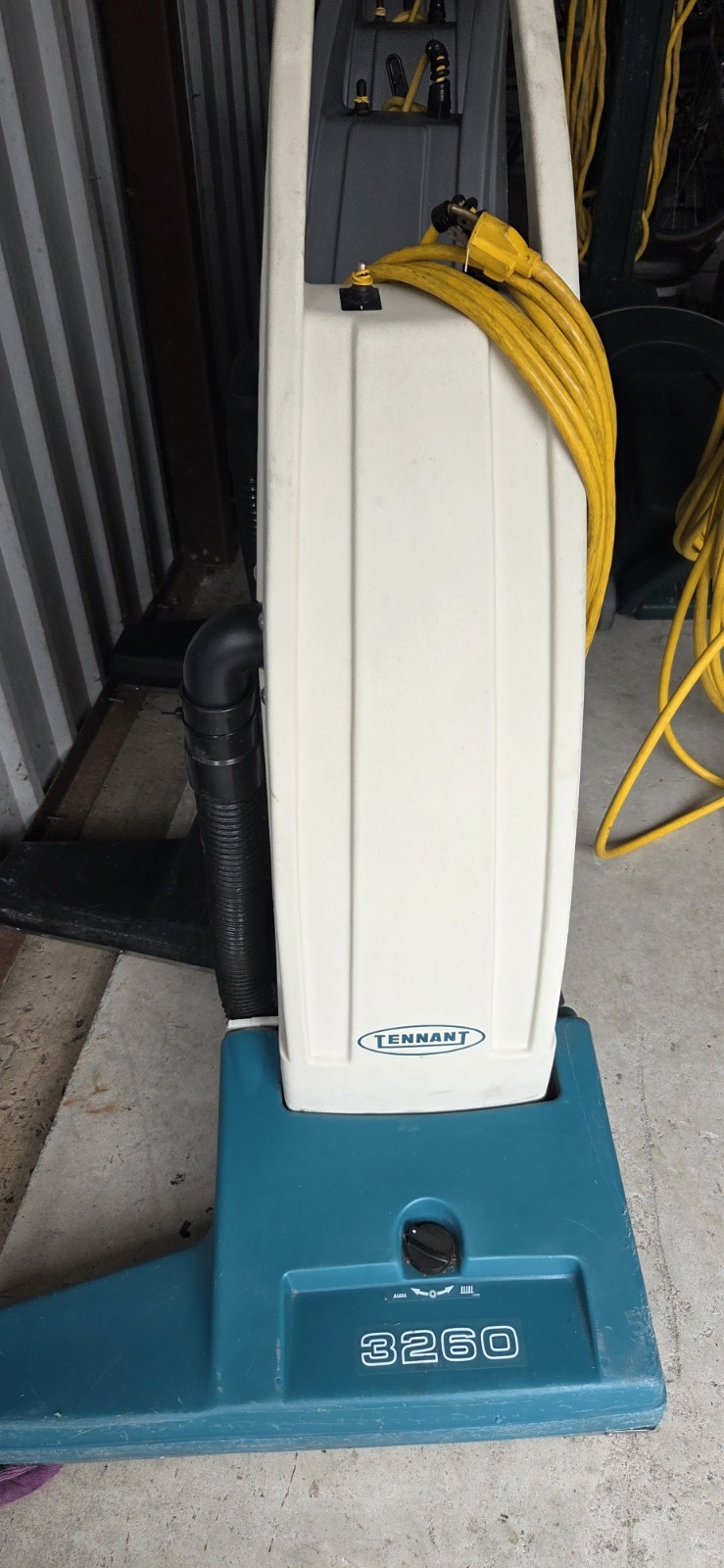 NOBLES TENNANT 26” WIDE AREA VACUUM V-WA-26 TESTED WORKING