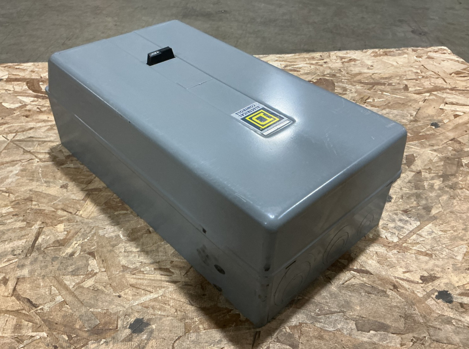 New Square D 8536SEG1V02S Ser A AC Magnetic Starter 110/120V 50/60HZ – No Box