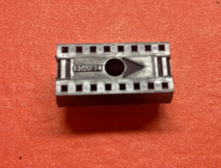 25 Pcs 16-pin Gold DIP IC Socket 2.54mm Pitch