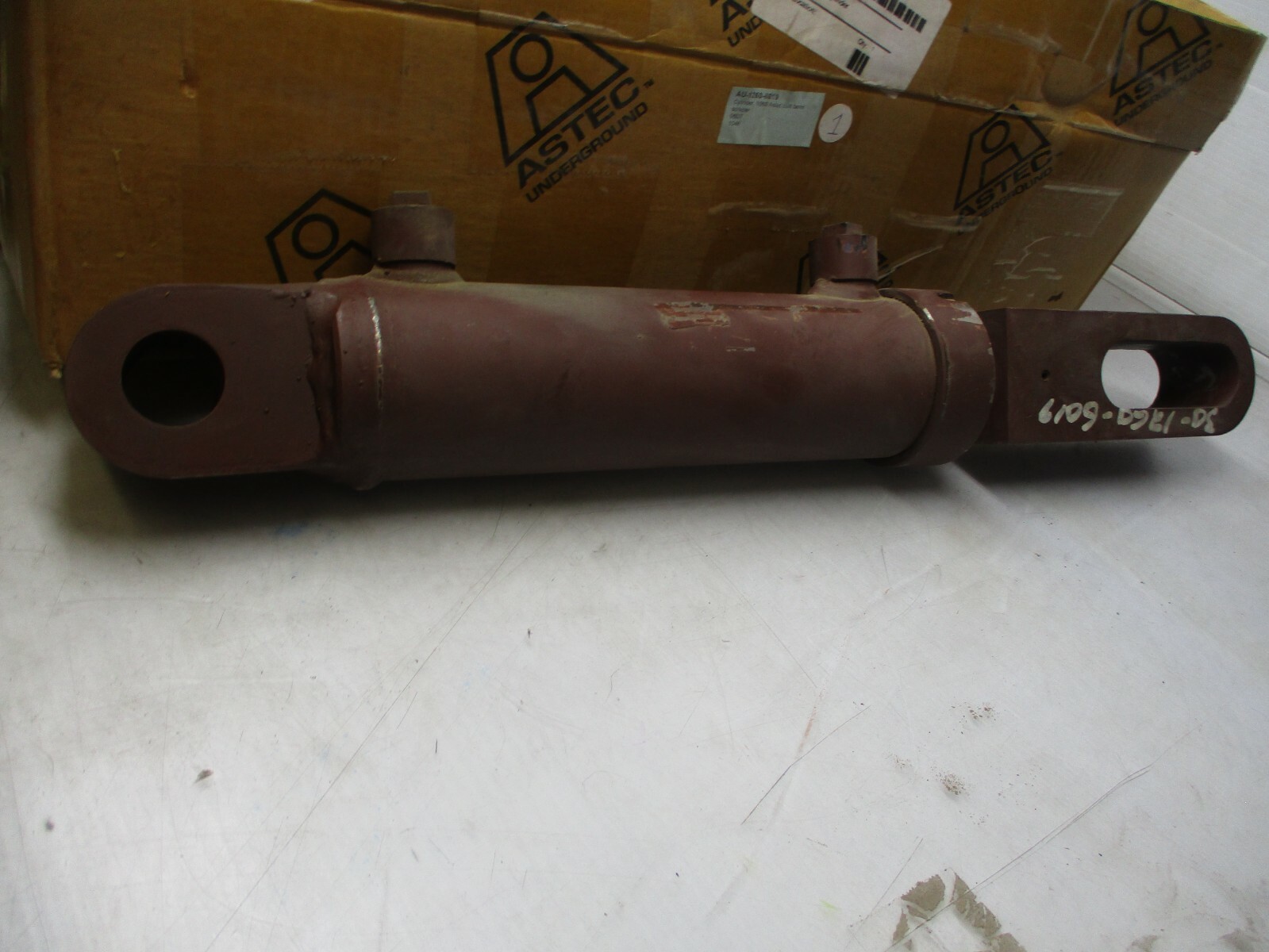 Astec Underground hydraulic cylinder 3012606019 Scraper 1060