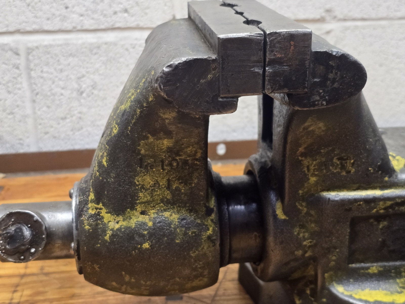 Wilton Tradesman Bullet 1760 6″ Jaw Bench Vise Swivel Base 66 Pounds