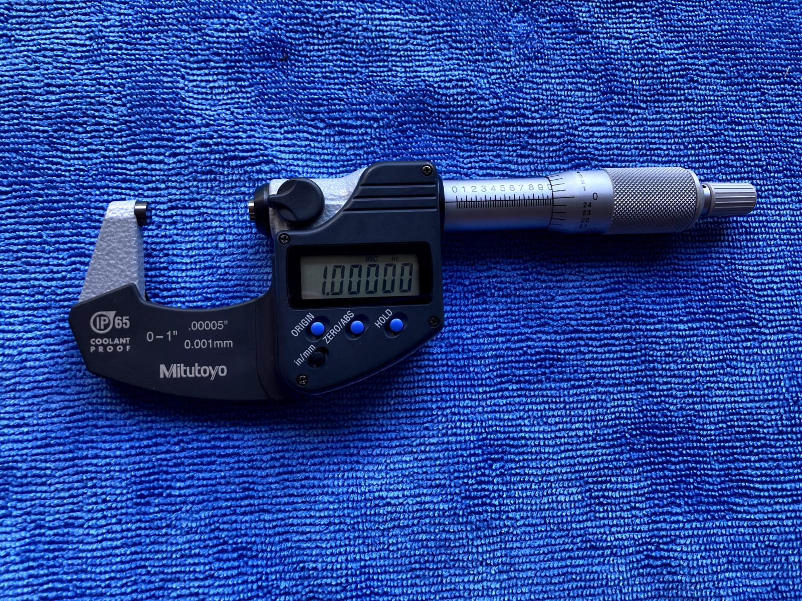 Mitutoyo Digital Micrometer (293-340) & Caliper (500-196-30) Set 0-6»