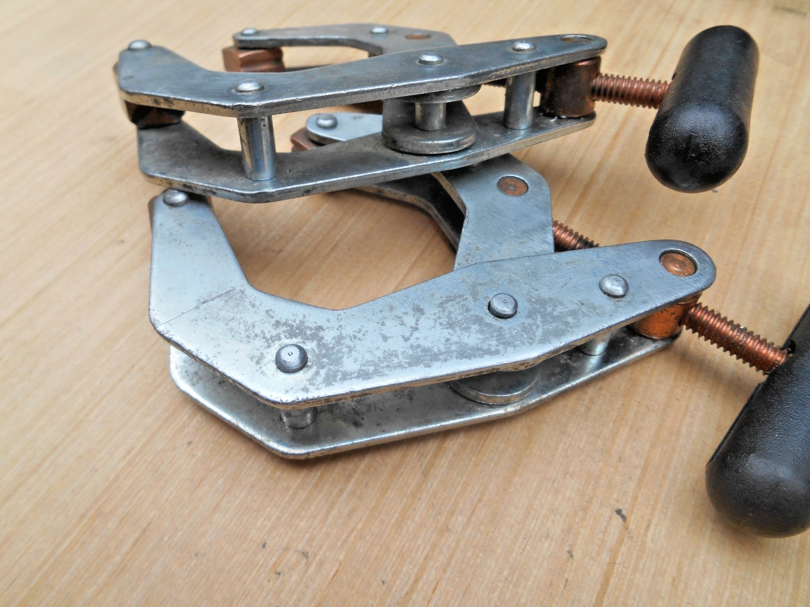 PAIR OF KANT TWIST 2-1/2 D CLAMPS , EL MONTE CA.