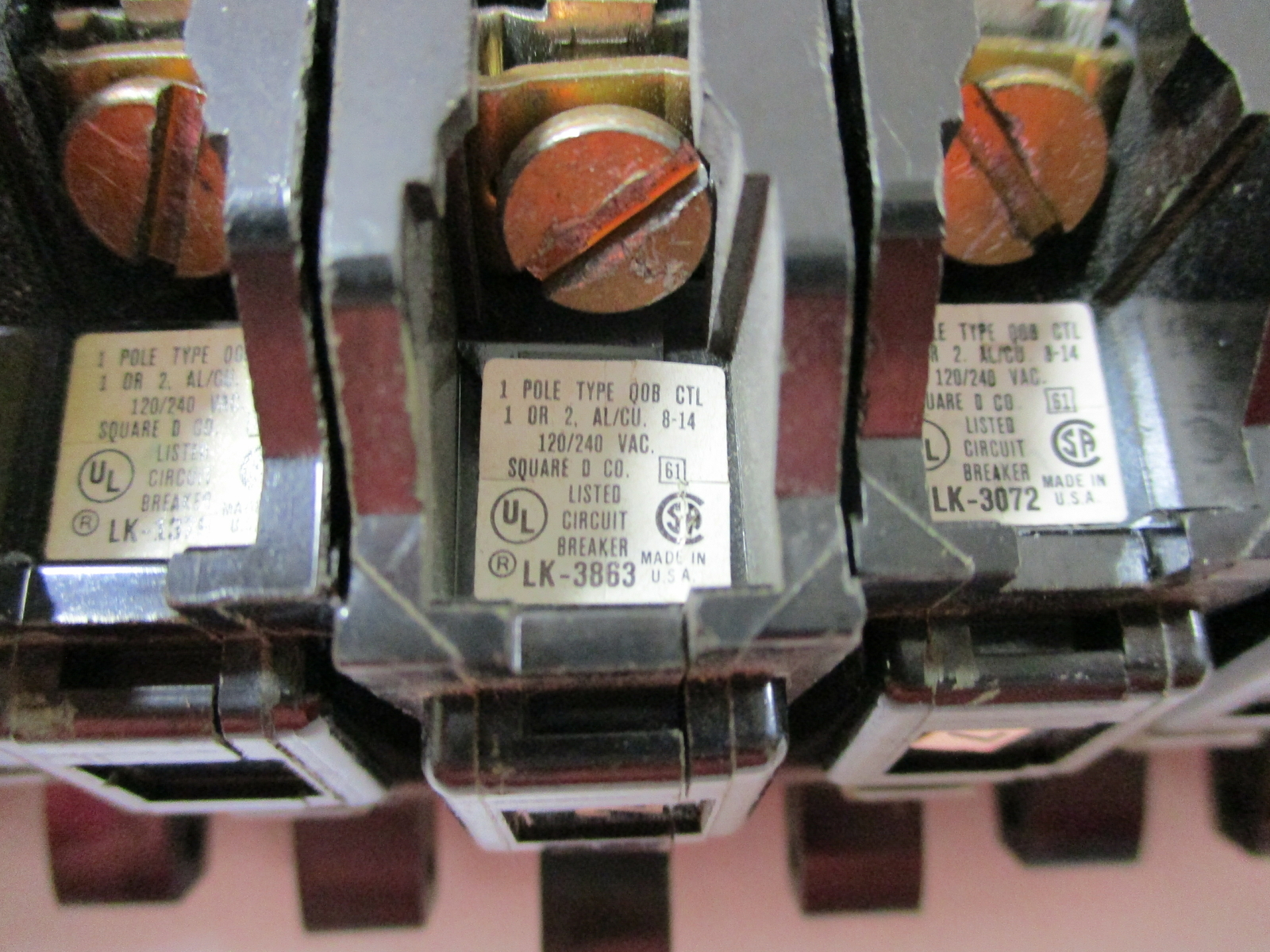 (LOT OF 15) SQUARE D QOB120 CIRCUIT BREAKER 20A 1-POLE 120/240VAC