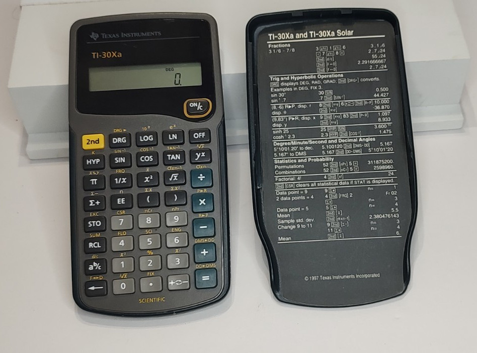 TEXAS INSTRUMENTS TI-30Xa SCIENTIFIC Calculator Good Condition with Cover