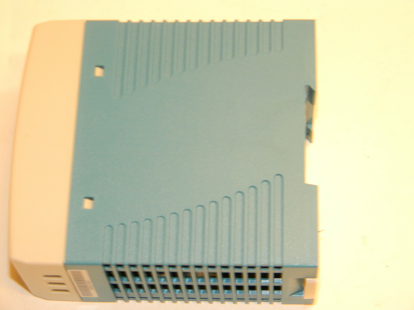 Moxa MDR-40-24 DIN-rail 24 VDC power supply with 40W/1.7A, 85 to 264 VAC