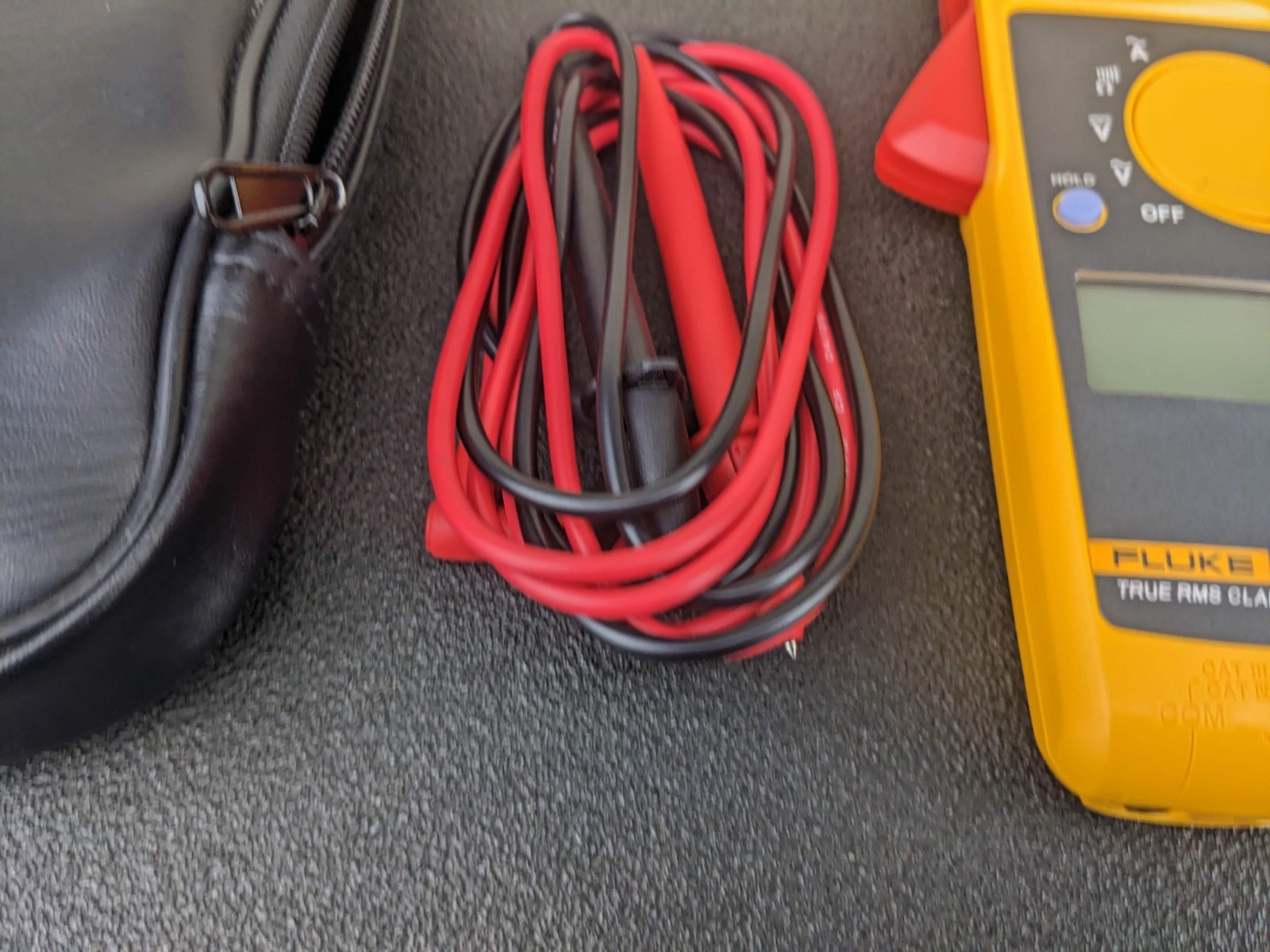 #bp048 Fluke 323 400A AC 600V True-RMS Clamp Meter New