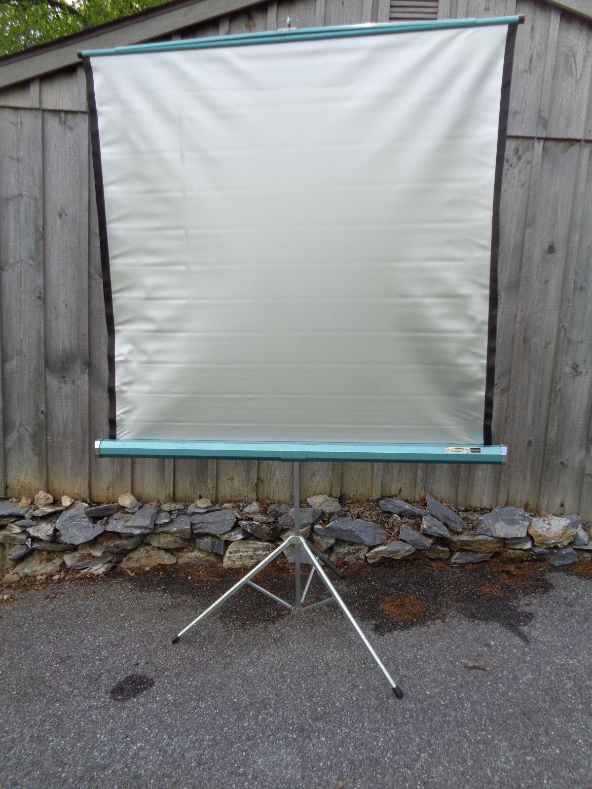 DA-LITE Wonder-Lite 60″ x 60″ Folding Portable Projection Screen on Tripod