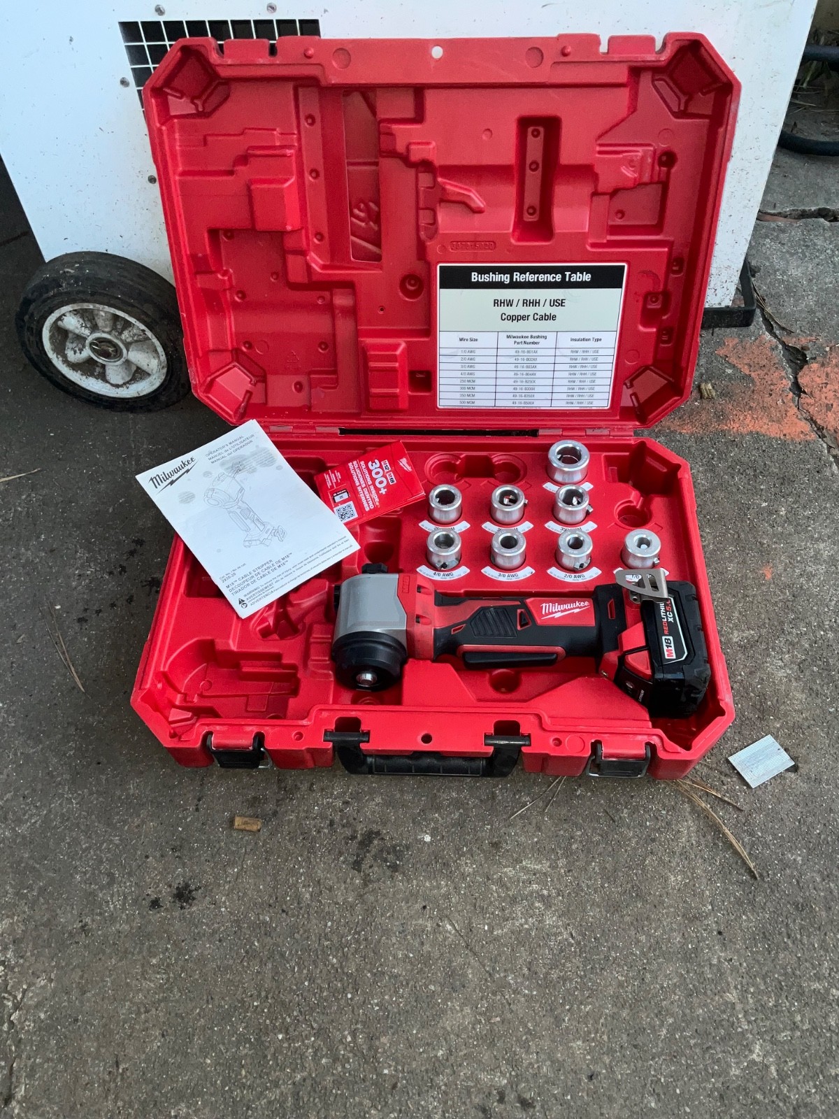 Pelacables Milwaukee 2935-20, batería de 5,0 Ah, 8 bujes de cobre, RHW, RHH,